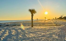 Feels Like Home Escape, 1/2 Mile To Beach