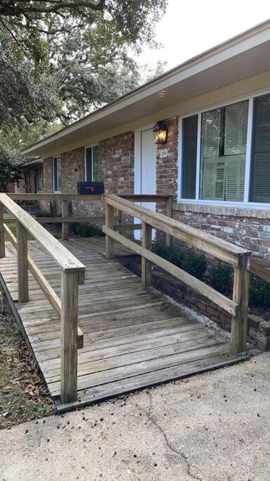 Feels Like Home Escape, 1/2 Mile To Beach Gulfport Exterior photo