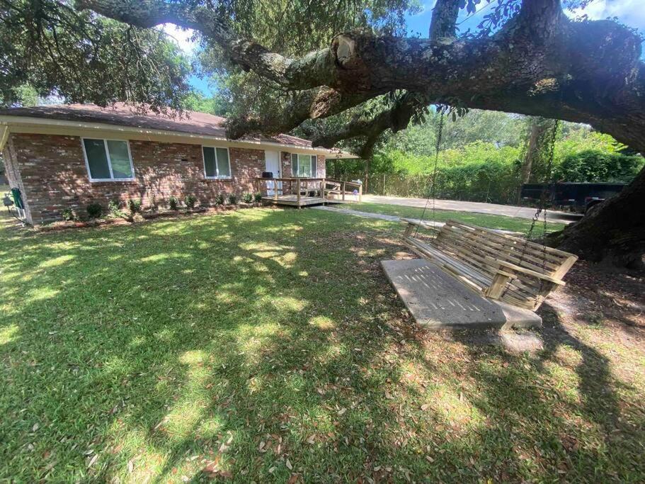 Feels Like Home Escape, 1/2 Mile To Beach Gulfport Exterior photo