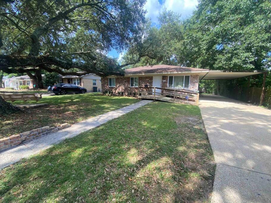 Feels Like Home Escape, 1/2 Mile To Beach Gulfport Exterior photo