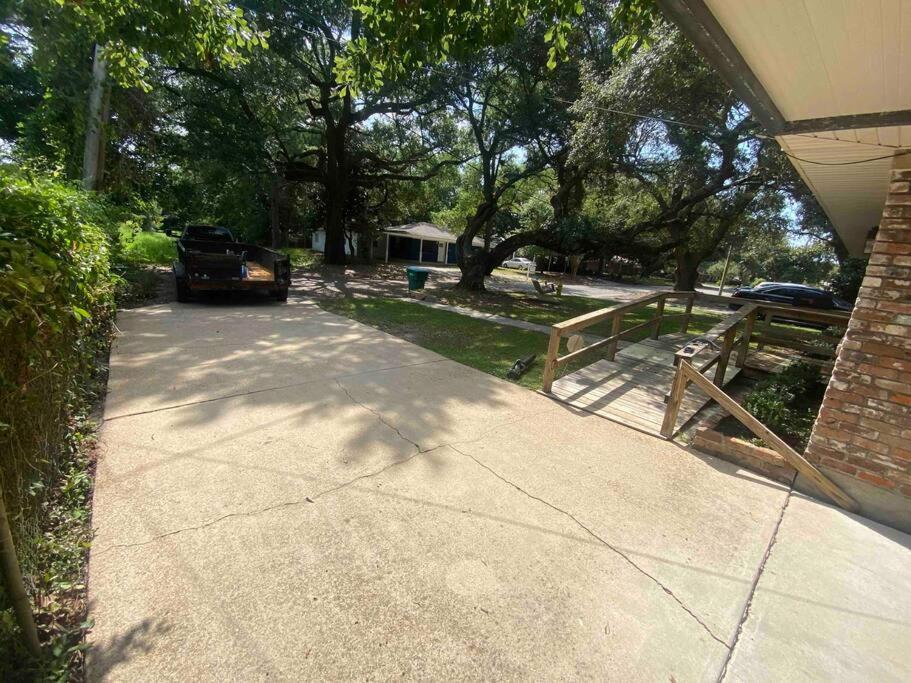 Feels Like Home Escape, 1/2 Mile To Beach Gulfport Exterior photo