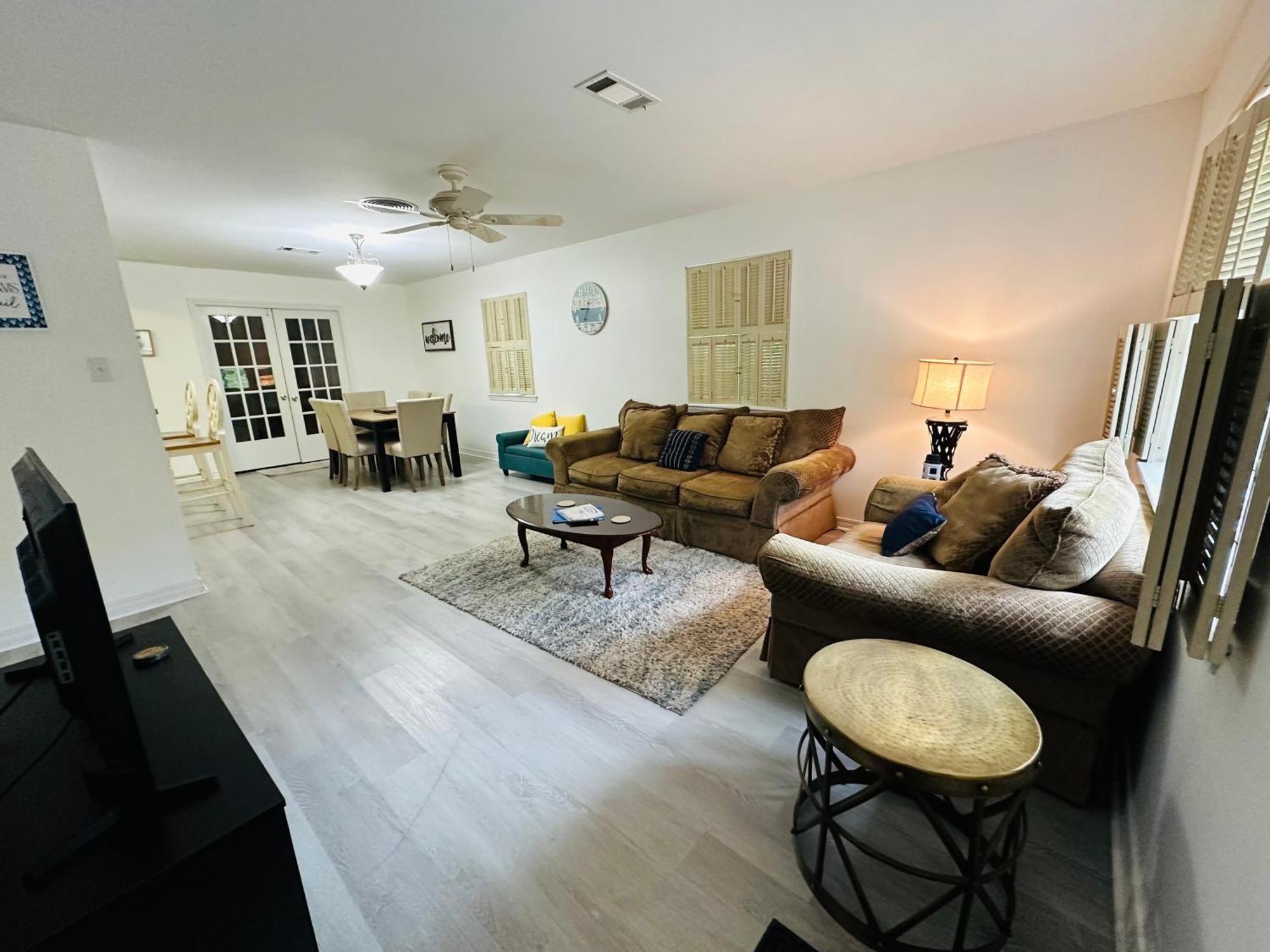 Feels Like Home Escape, 1/2 Mile To Beach Gulfport Exterior photo