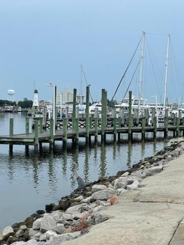Feels Like Home Escape, 1/2 Mile To Beach Gulfport Exterior photo